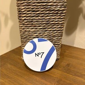 No 7 New Lift & Laminate Pressed Powder Medium